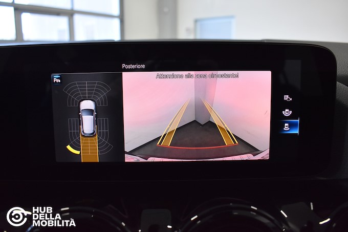 MERCEDES-BENZ GLA 180 Automatic Business Extra